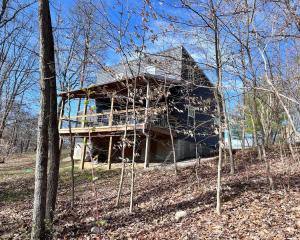 The Treetop Retreat – Family Getaway in Scenic Hocking Hills