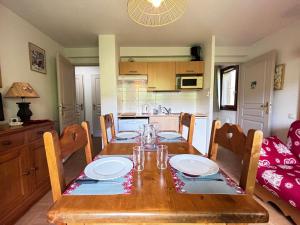 Charmant appartement au pied des pistes avec piscine - FR-1-505-208