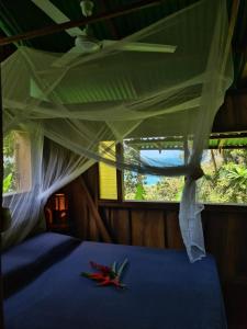 Live the Jungle - Rustic Refuge