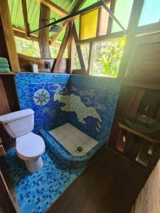 Live the Jungle - Rustic Refuge