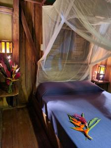 Live the Jungle - Rustic Refuge