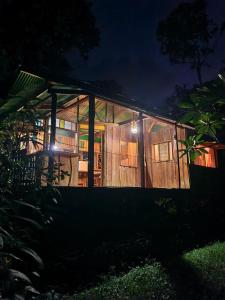 Live the Jungle - Rustic Refuge