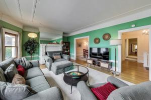 Walk Score 80 Wrap-Around DeckNext to GG Park