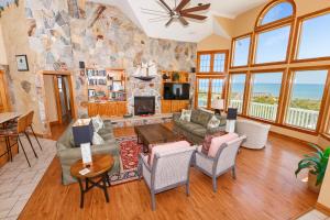 OCEANFRONT, Ocean views, beach access, Pool, PI139, Pine Haven