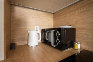 8th Floor Włochy Apt - Balcony, Workspace, AC - by Rentujemy