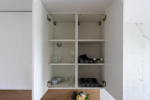 8th Floor Włochy Apt - Balcony, Workspace, AC - by Rentujemy