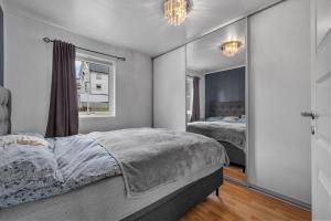 Cozy corner apartment