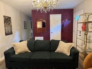 Savannah Home|Pool|Hot Tub|Sleeps8|pet+
