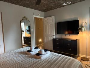 Savannah Home|Pool|Hot Tub|Sleeps8|pet+