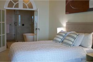 Top-Floor Rosarito Penthouse with Ocean Views, Sauna, Jacuzzis and Pools