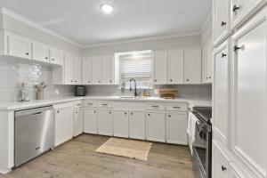 Charming 3-bedroom house in terrific Houston with AC, WiFi