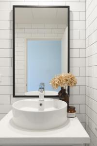 Richmond Penthouse Modern 2BR with City Views