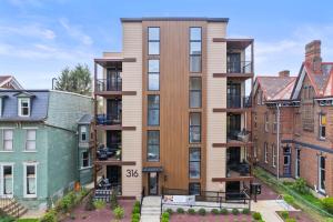 PFR Suites - Highland, 3BR 2BA Shadyside Condo, ADA, Free Parking