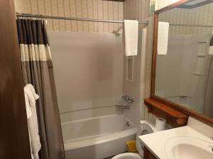 SC113A1BR 1BA Sleeps six WIFI Hot Tub Free Parking