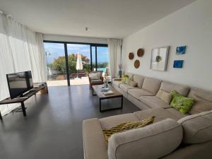 Casa en el mar con infinity pool