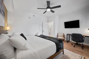 Flawless 3BR Suite with Four Beds, Two Decks and Free Parking in Prime Shadyside Location