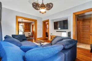3-Story Historic Home with Steam Shower and 3 King Beds in Walkable Shadyside