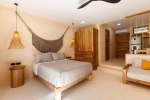 Swim Up Jungle Loft w Rooftop Beach Club Access