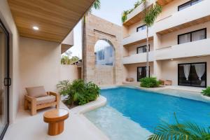 Swim Up Jungle Loft w Rooftop Beach Club Access