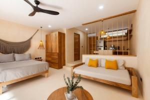 Swim Up Jungle Loft w Rooftop Beach Club Access