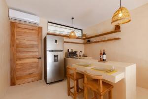 Swim Up Jungle Loft w Rooftop Beach Club Access