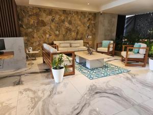 Luxury Beachfront Escape with Rooftop Pool - Views