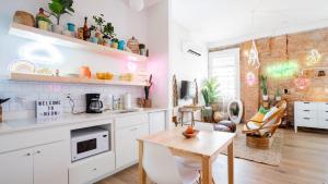 Pickle Factory Hotel - 1BR Near Bars & Restaurants