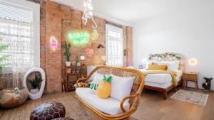 Pickle Factory Hotel - 1BR Near Bars & Restaurants