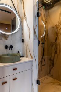 H24 - Parkside Apartment