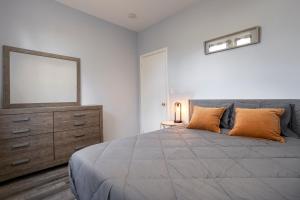 Three BR near Metlife with Laundry & Parking