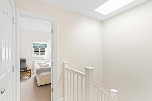 Hosted by StaySejour - 3Bed Town House - Free Parking