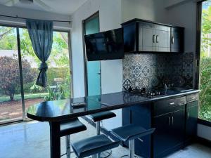 Loft para 4 en casa de huespedes con alberca comun