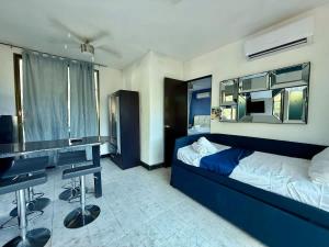 Loft para 4 en casa de huespedes con alberca comun