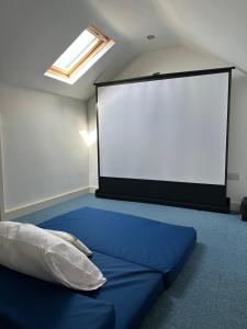 Week and Month Stays 3 Bed Flat and Cinema Room