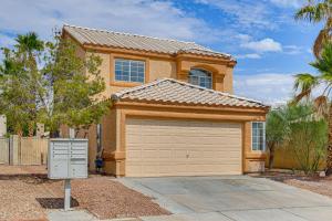 Near Shopping & Golf: Family Retreat in Las Vegas!