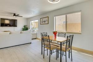 Near Shopping & Golf: Family Retreat in Las Vegas!