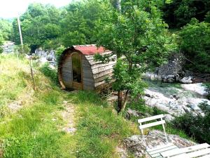 Cabane écologique au bord de leau
