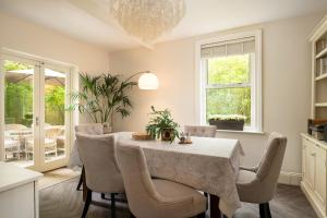 Charming gated cottage 3 Beds 2 Baths 2 cars