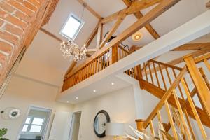 Unique Rooftop 2 Bedroom Retreat in Canterbury City Centre - Sleeps 4