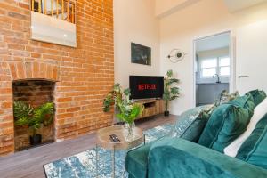 Unique Rooftop 2 Bedroom Retreat in Canterbury City Centre - Sleeps 4