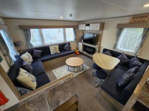 2 Bed Caravan With Decking