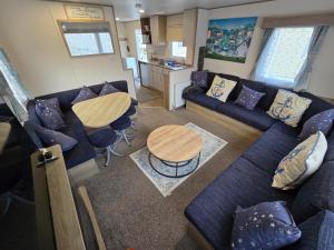 2 Bed Caravan With Decking