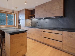 Chalet individuel rénové, ski-in ski-out, pied des pistes - FR-1-808-22