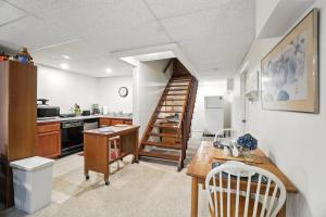 10 Mi to Dtwn Cozy Couples Getaway in Cincinnati