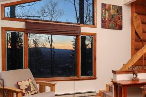 Mountain cabin with views, privacy, and more.