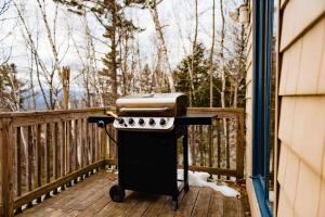 Mountain cabin with views, privacy, and more.