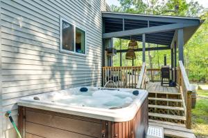 Private Yard, Playset Family Home in Penn Estates