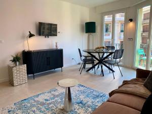 Panoramic View & Architectural Charm in Nice