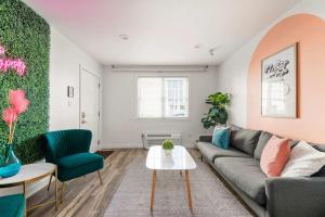 Best Location Walk to Midtown Bars and Restaurants