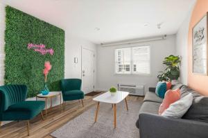 Best Location Walk to Midtown Bars and Restaurants